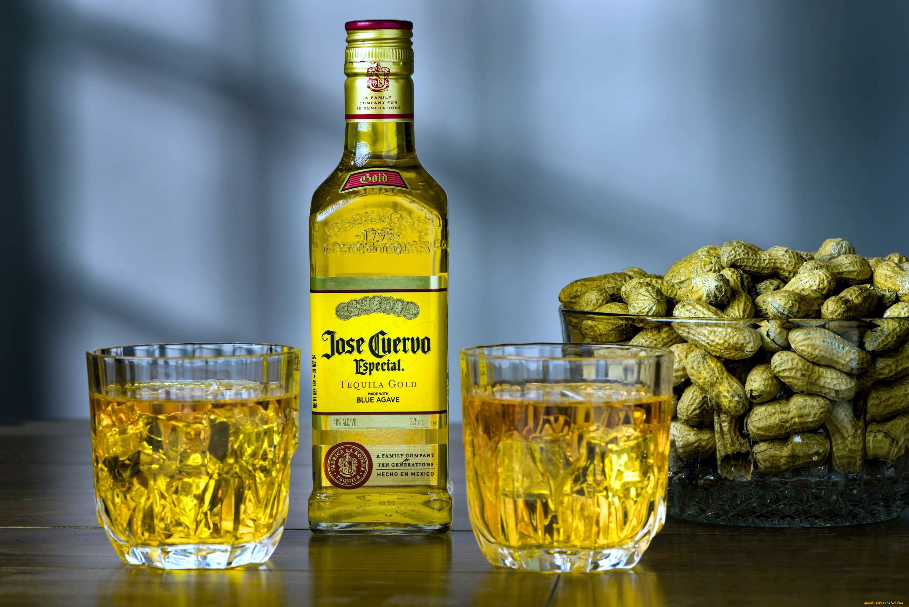 История текилы. Jose Cuervo especial Gold. Текила Куэрво. Текила Хосе Куэрво Эспесиаль Голд. Jose Cuervo Gold напиток.